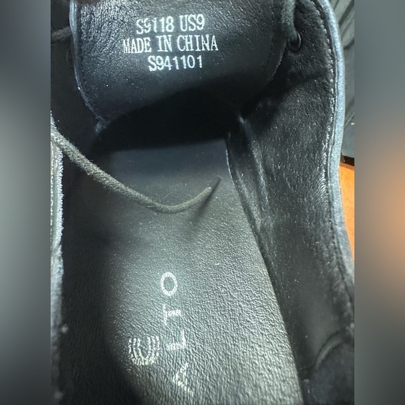 CALTO
Classic Black Oxfords with Polished Leather Finish - Picture 8 of 11